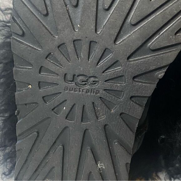 Ugg Black Mongolian Sheepskin Short Cuff Fluffy Mama Boots Size 6 - Picture 13 of 14